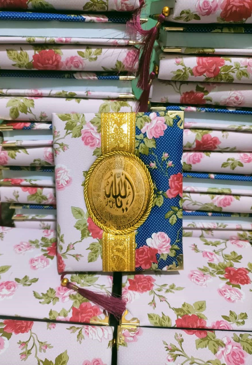 yasin - motif pink dan biru